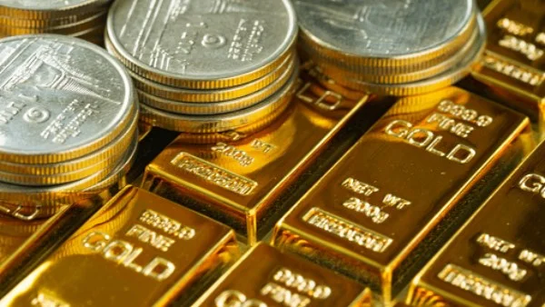 تراجع أسعار الذهب بعد رسائل متشددة من الفيدرالي الأميركي