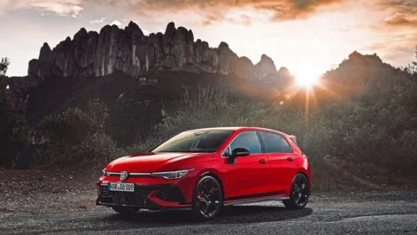فولكس فاجن جولف GTI إيديشن تعود بخمسين عامًا من الابتكار