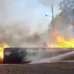 حريق يلتهم مواسير الصرف الصحي في قرية الحلة