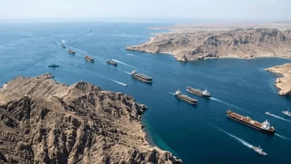 نائب ترامب يتوعد إيران حول مضيق هرمز