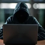 الابتزاز الإلكتروني: معاناة موظفة عقارات شابة