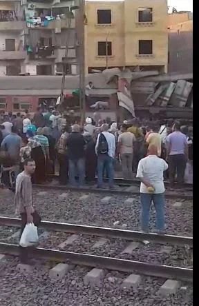 خروج جرار قطار دمياط عن القضبان دون إصابات