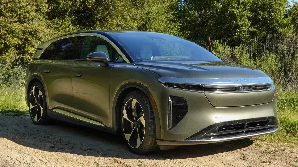 لوسيد جرافيتي Grand Touring: السيارة العائلية الكهربائية الفاخرة