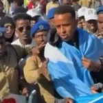 حكم إنجليزي يطالب الفيفا بتعويض لحكم صومالي شاب