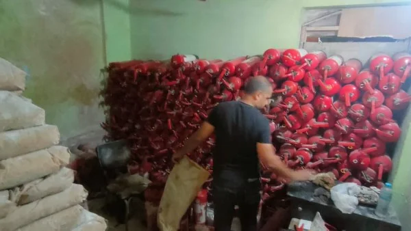 ضبط منشأة غير مرخصة لتعبئة طفايات الحريق في إمبابة