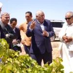 محافظ مطروح يشيد بمزرعة نموذجية تعتمد على تحلية المياه