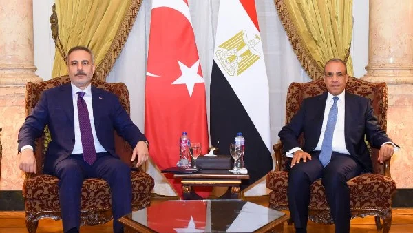 لقاء وزيرا خارجية مصر وتركيا لتعزيز التعاون الثنائي