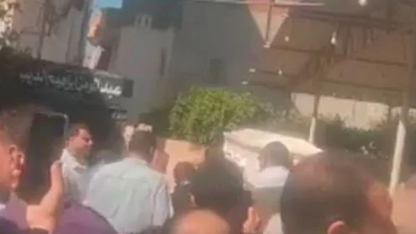 تشييع جثمان الفنان عبد العزيز مخيون في البحيرة