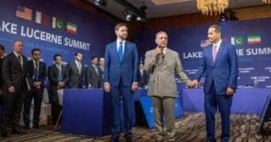 الوفد الإيراني يرفض التصوير الجماعي مع الوفد الأمريكي
