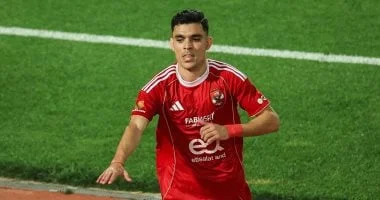 أشرف بن شرقي يطلب تمديد عقده مع الأهلي