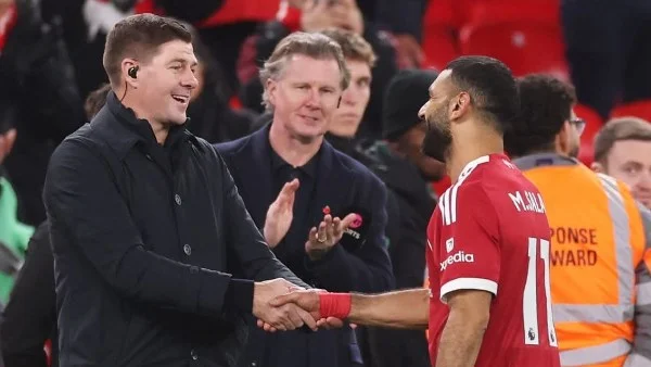 جيرارد يصف محمد صلاح بلاعب استثنائي وإيقافه شبه مستحيل