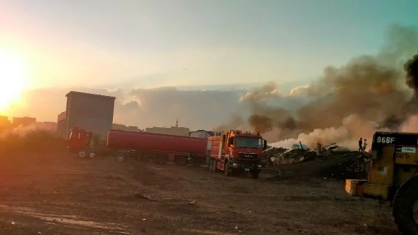 حريق في مصنع بويات وزيوت بالخانكة يستدعي استنفار الجهات المعنية