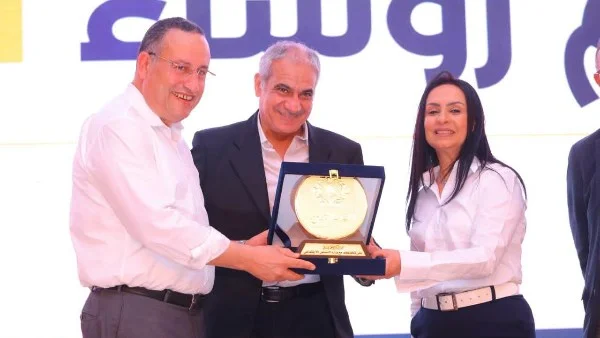 تكريم رئيس جامعة أسوان خلال قمة «ستارت 2026»