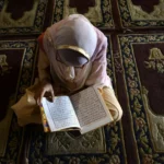 حكم ختم القرآن من المصحف أثناء الصلاة