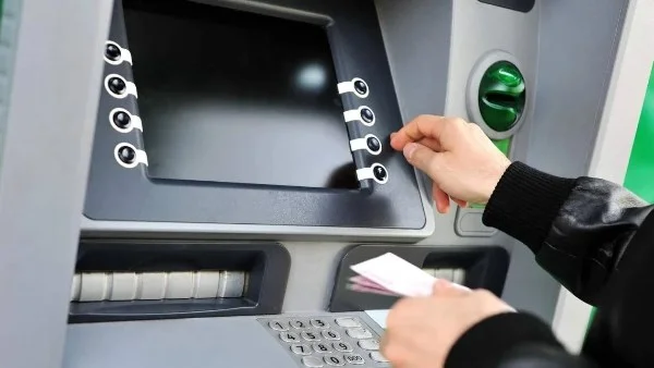 أخطاء شائعة عند استخدام ماكينة الصراف الآلي