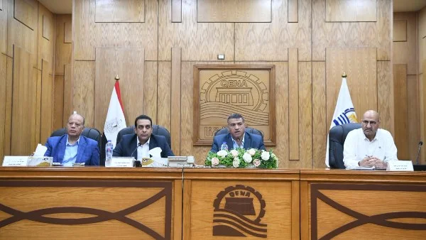 محافظ قنا يتابع إنجاز ملفات التقنين واسترداد أراضي الدولة