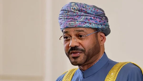 التزام عمان بالقانون الدولي وحرية الملاحة بمضيق هرمز