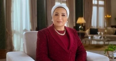 انتصار السيسي تتابع وصول مساعدات غزة عبر الهلال الأحمر