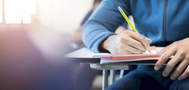 إسعاف طالبة أثناء امتحان الثانوية العامة في الدقهلية