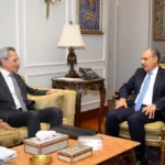 وزير الخارجية يستقبل وزير شئون المجالس النيابية