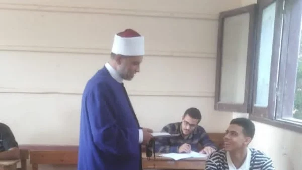 رئيس منطقة الدقهلية الأزهرية يتفقد امتحانات الثانوية