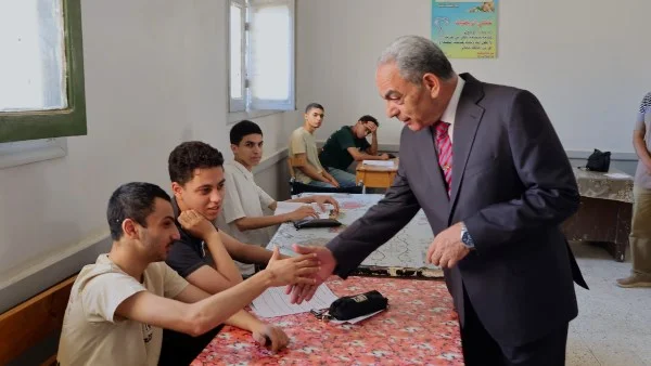 تفقد محافظ الإسماعيلية لجان الثانوية العامة في فايد