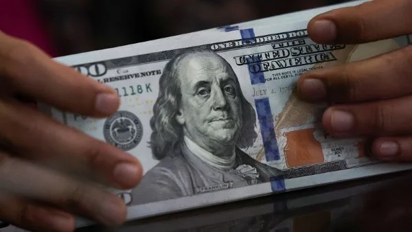 تباين سعر الدولار مقابل الجنيه في ختام تعاملات اليوم