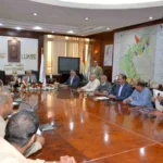 محافظ الأقصر يستقبل وفد أهالي الزينية لمناقشة مطالبهم