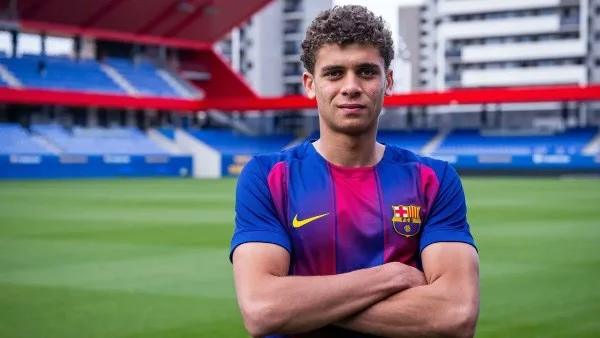 برشلونة يخطر الأهلي بتفعيل بند شراء حمزة عبدالكريم