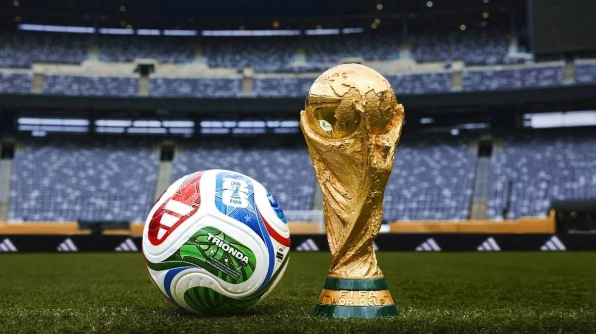 فيفا يدرس الإبقاء على فترات الراحة لشرب الماء في كأس العالم