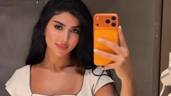 كارولين عزمي تتألق بفستان أبيض على إنستجرام