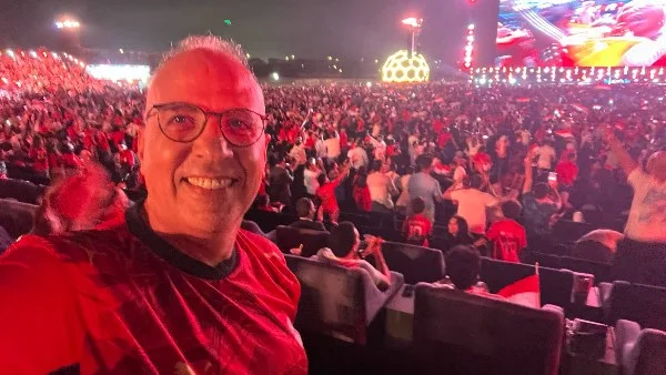 وزير الري يرتدي قميص المنتخب لمناقشة ملف المياه