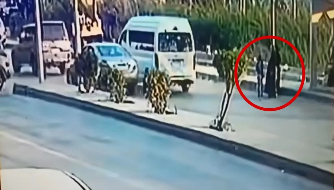 سائق يدهس أسرة بكورنيش المعصرة ووفاة جد وحفيدة