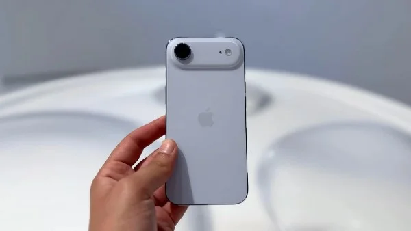 هاتف «iPhone Air 2» بكاميرتين وبطارية ضخمة عام 2027