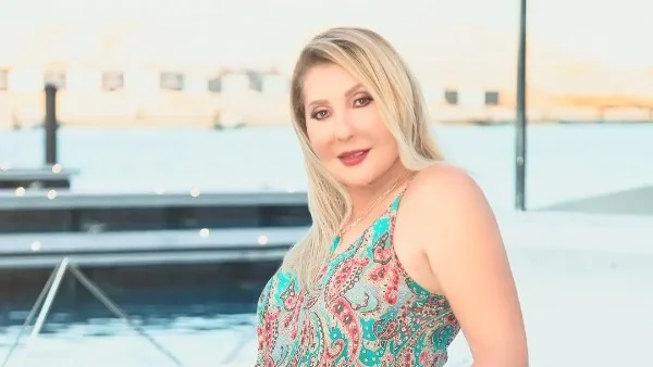 نادية الجندي تكشف عن إطلالتها الصيفية الجديدة