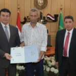 تسليم 21 عقد تقنين أراضي أملاك الدولة بالمنوفية