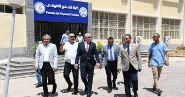رئيس جامعة قناة السويس يتفقد عيادات العلاج الطبيعي
