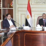 محافط بني سويف يناقش تقنين أراضي أملاك الدولة