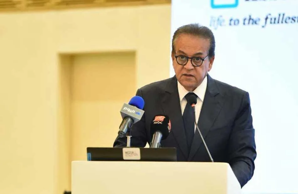 وزير الصحة يتابع حالة طبيبة تعرضت للاعتداء