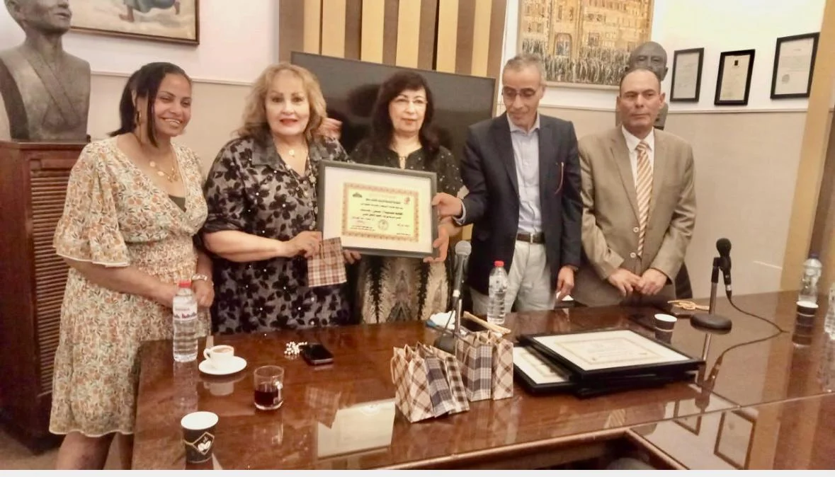 تكريم منى رجب في نقابة كتاب مصر تقديرًا لإبداعها