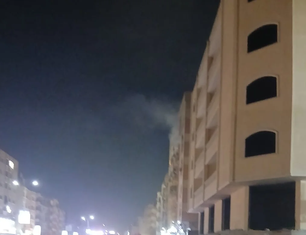 حريق في شقة سكنية بالمقطم وفرق الإطفاء تتدخل