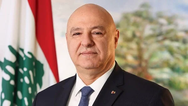 الرئيس اللبناني يطالب بتعزيز التكاتف الوطني