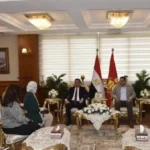 محافظ بورسعيد يستقبل وفد وزارة الخارجية لبحث التعاون