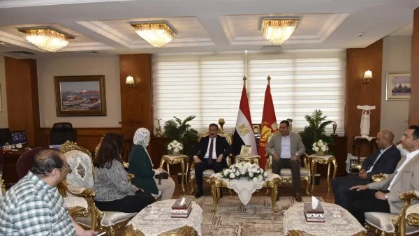 محافظ بورسعيد يستقبل وفد وزارة الخارجية لبحث التعاون