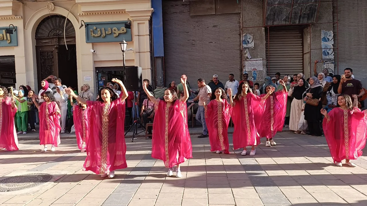 الثقافة تنشر البهجة في "شارع الفن" بالإسكندرية
