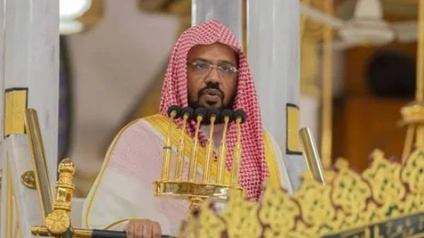 الحذيفي: عبرة سرعة دوران الزمان للمغترين والساهين