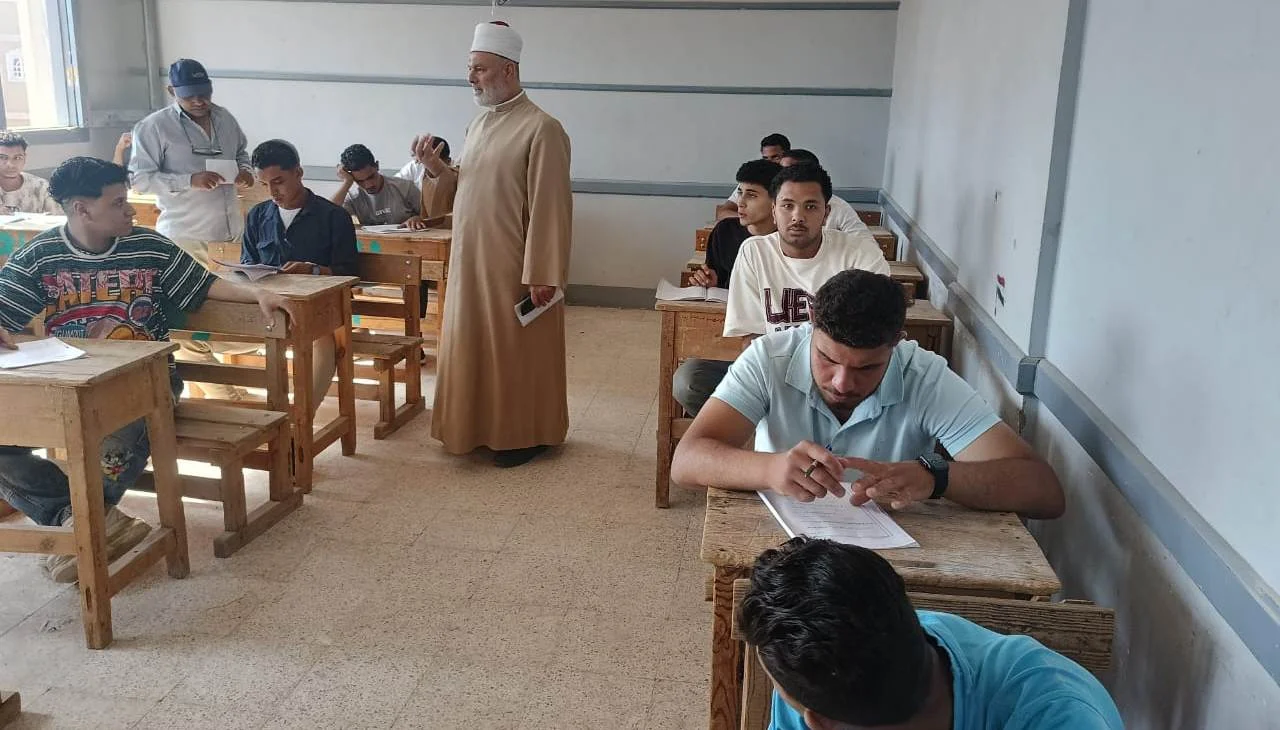 امتحانات الثانوية الأزهرية 2026.. طلاب الأدبي يؤدون التوحيد