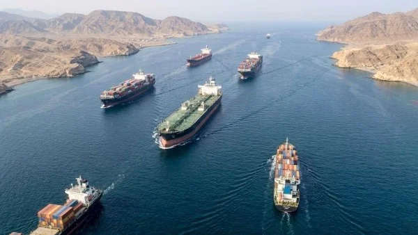 إيران تغلق مضيق هرمز أمام جميع السفن