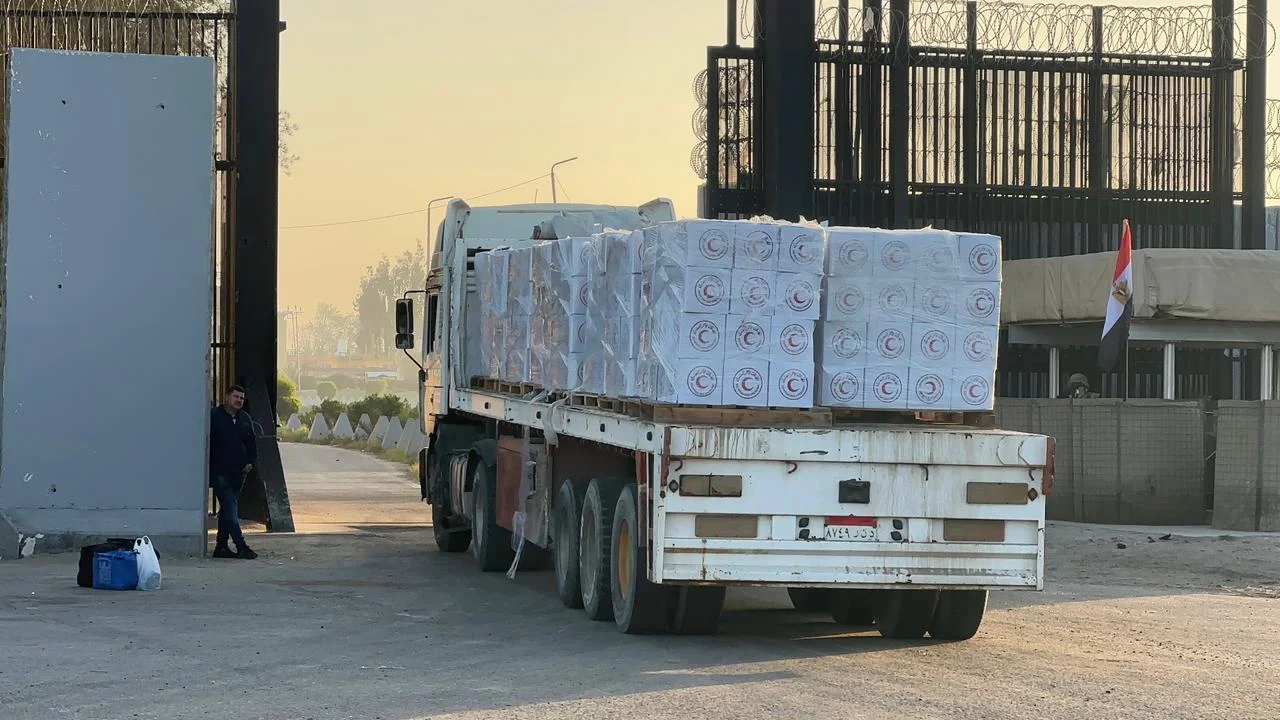 قافلة المساعدات الإنسانية الـ212 تدخل غزة