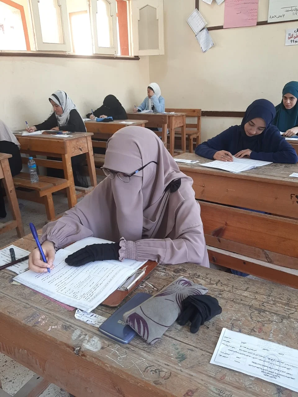 طلاب الأدبي بالأزهر يباشرون امتحان التوحيد اليوم